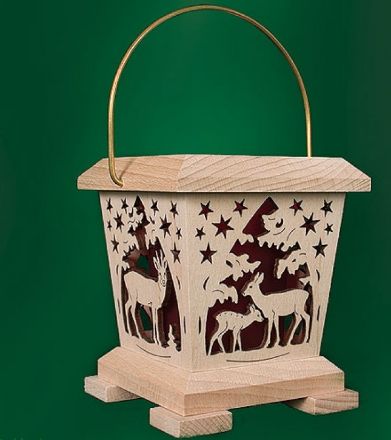 Bild von Tietze Laterne-Votivkerze / Teelicht rot im Wald