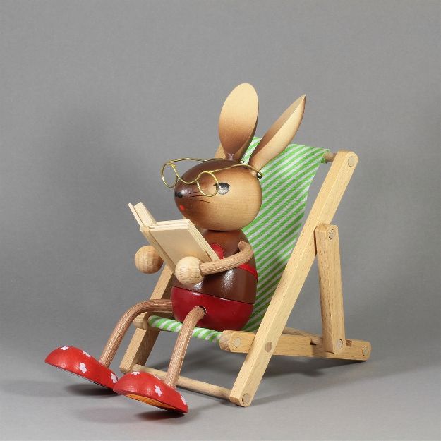 Bild von Kuhnert Hasenmädchen im Liegestuhl, Krummbein